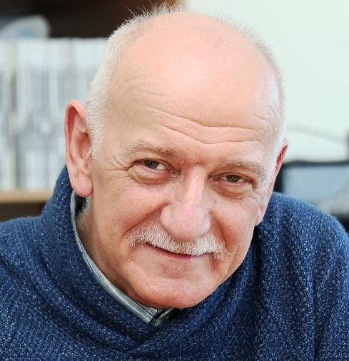 BIO Tomasz Komendzinski