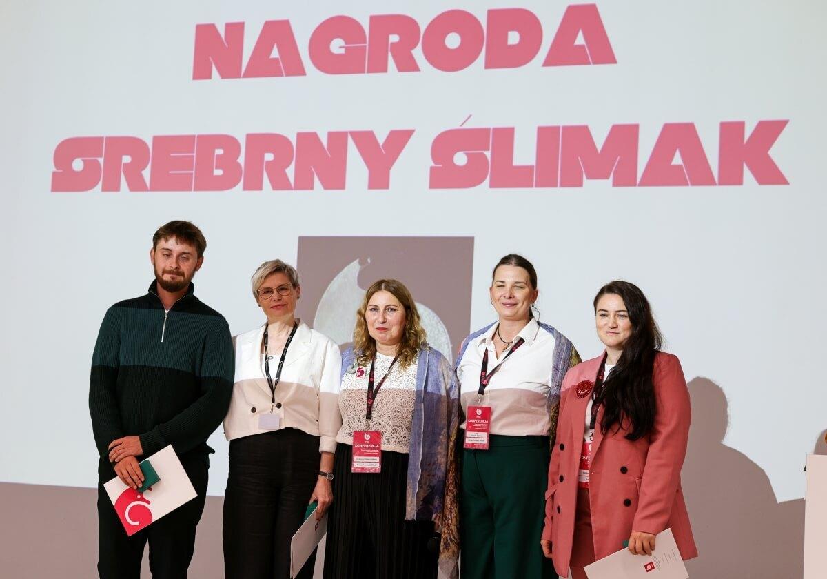 Prof. Jolanta Życińska, dziekan Wydziału Psychologii w Katowicach Uniwersytetu SWPS, w gronie wyróżnionych nagrodą Srebrny Ślimak, przyznawaną przez Fundację „SPINA”