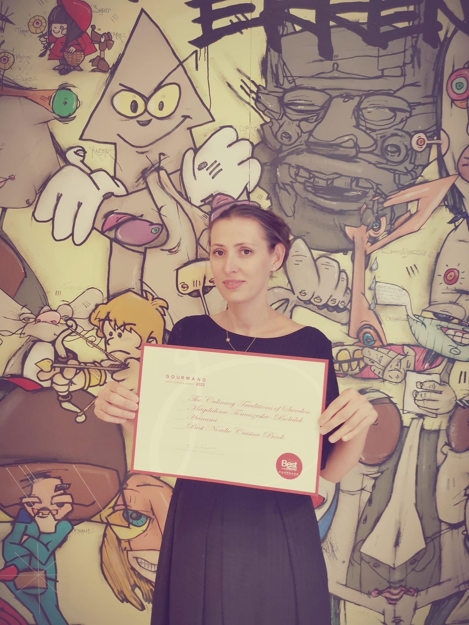 Dr Magdalena Tomaszewska-Bolałek z dyplomem Gourmand World Cookbook Awards 2022