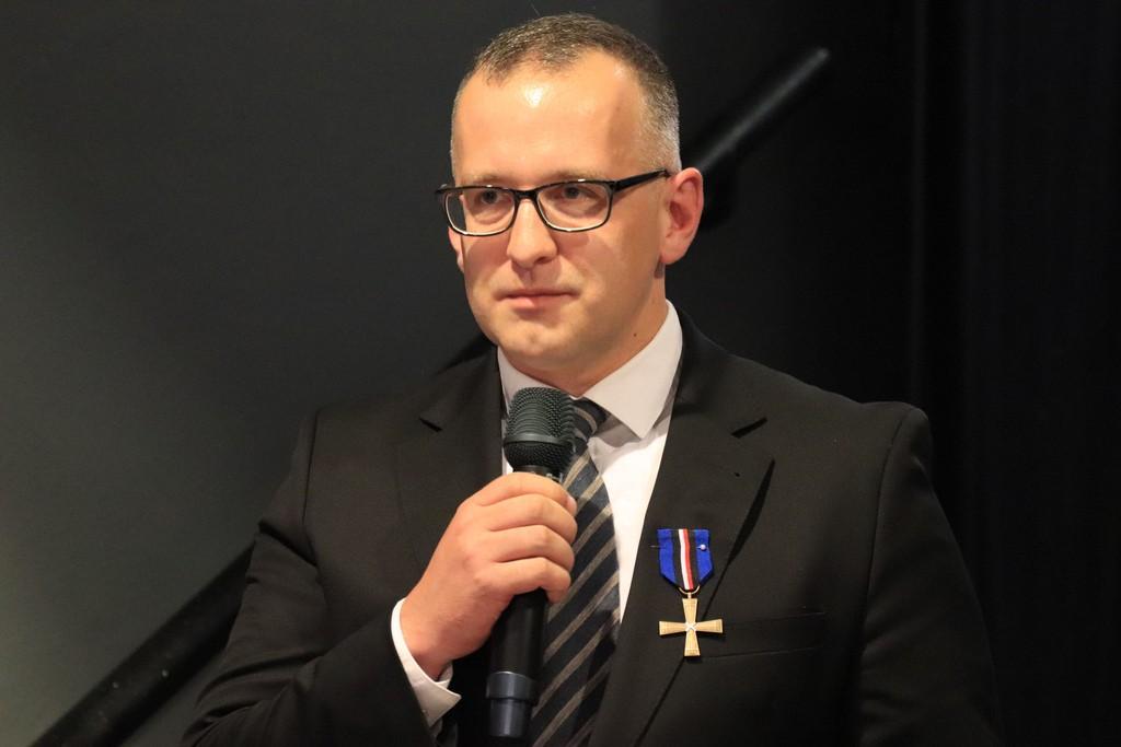 Profesor Szpaderski z medalem