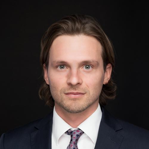 dr Piotr Kuźnicki, adwokat w Polsce oraz w Nowym Jorku, specjalista z zakresu polskiego i amerykańskiego prawa sp&oacute;łek